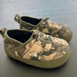 KIDS NORTHFACE THERMOBALL MULES
